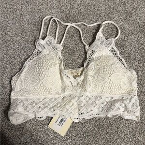 LA MIEL Cream Lace Top